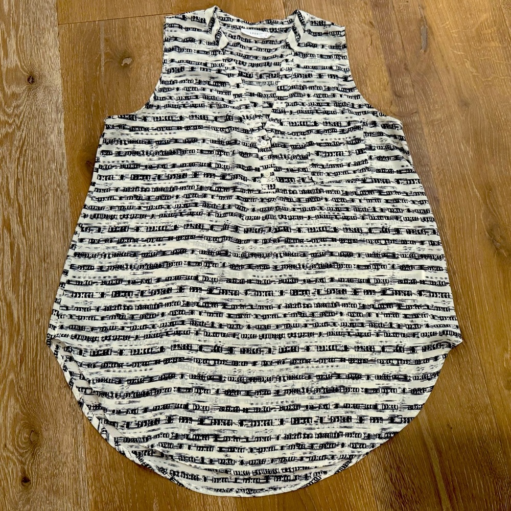 Lush Sleeveless Blouse Large